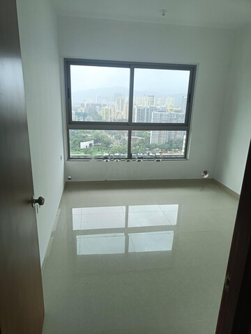 Room in 2 BHK Apartment at Kalpataru Immensa, Kolshet Road – for Rent