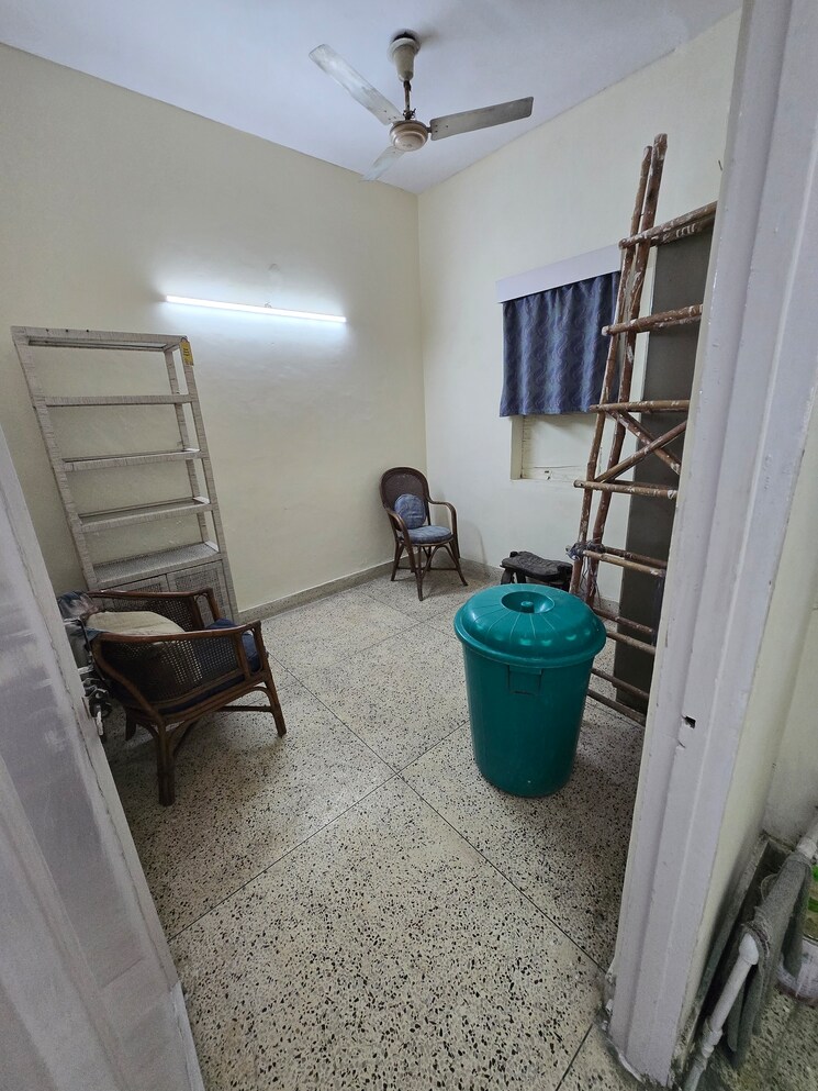 Room, dayanand colony 2.5 Bedroom 900 Sq.Ft. Apartment In Dayanand Colony Delhi 9008974