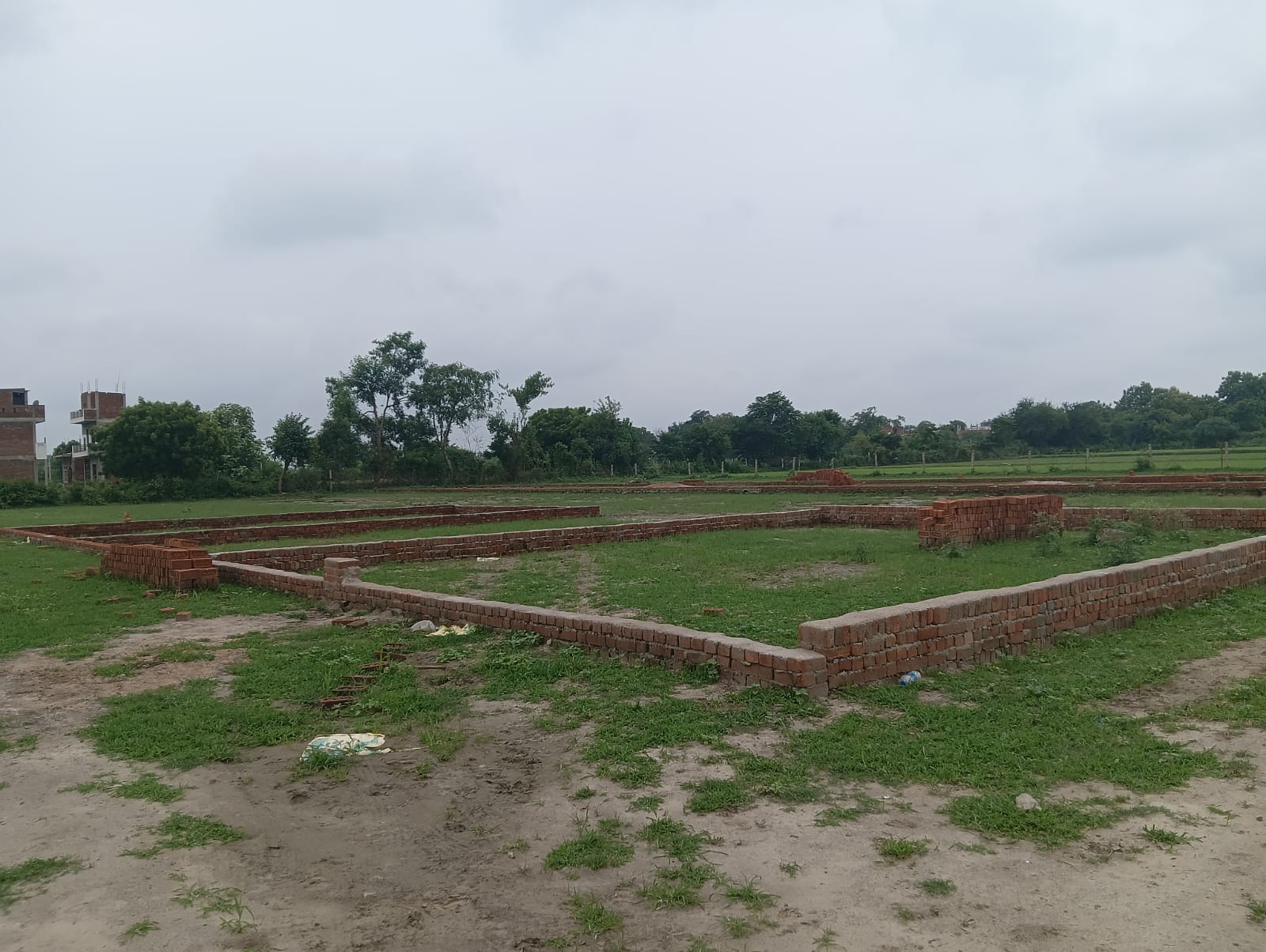 Plot For Sale in Darsh City Gomtinagar Vis
