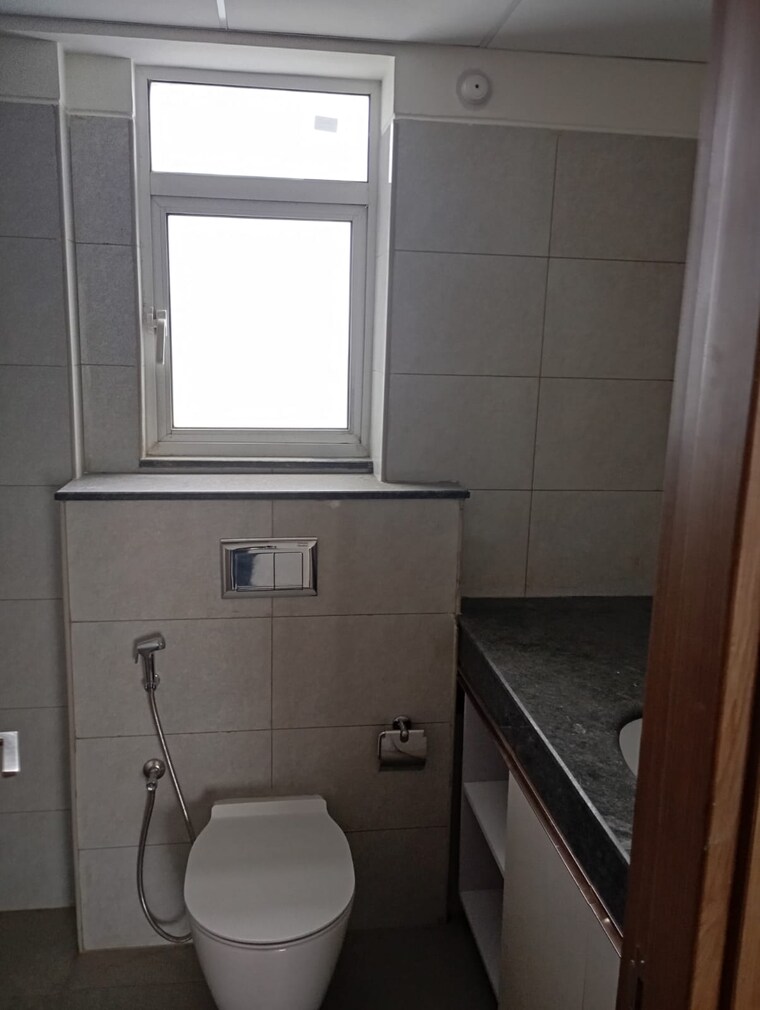 Bathroom, prateek-grand-city 2 Bedroom 970 Sq.Ft. Apartment In Siddharth Vihar Ghaziabad 9009084
