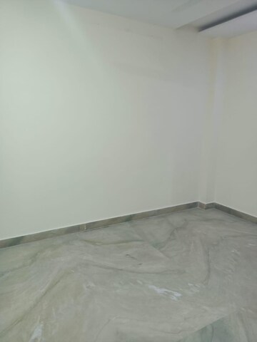 Room in 1.5 BHK Builder Floor at Anand Vihar – for Rent
