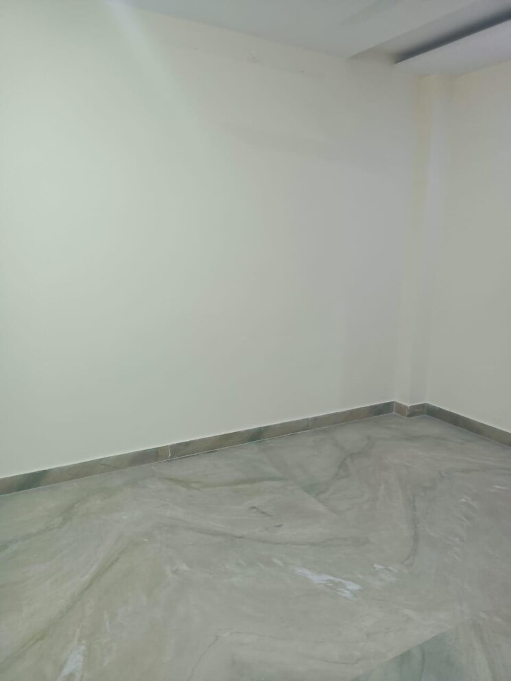 Room, anand vihar 1.5 Bedroom 700 Sq.Ft. Builder Floor In Anand Vihar Delhi 9009117