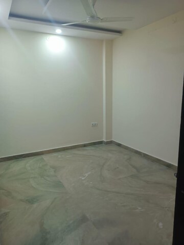 Room in 1.5 BHK Builder Floor at Anand Vihar – for Rent
