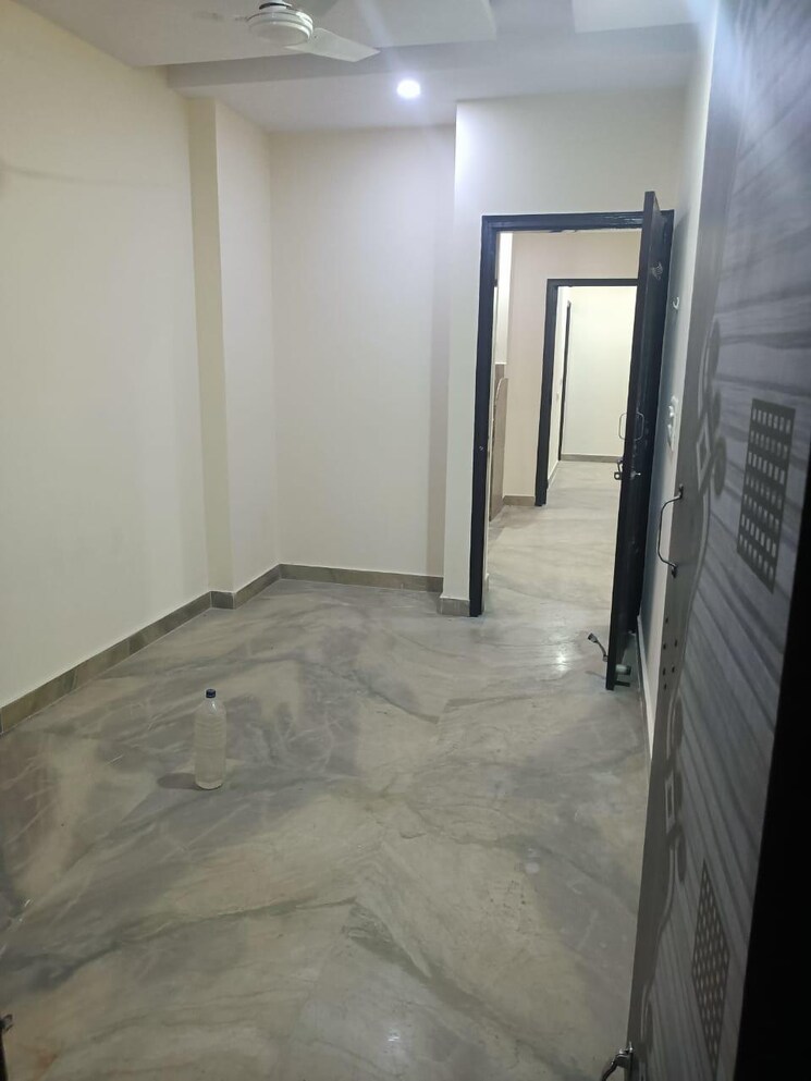 Room, anand vihar 1.5 Bedroom 700 Sq.Ft. Builder Floor In Anand Vihar Delhi 9009117