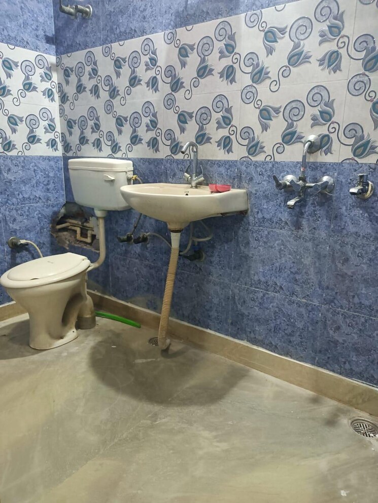 Team Area, anand vihar 1.5 Bedroom 700 Sq.Ft. Builder Floor In Anand Vihar Delhi 9009117