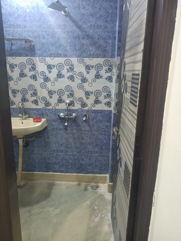 Bathroom in 1.5 BHK Builder Floor at Anand Vihar – for Rent