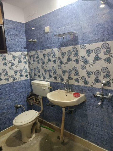 Team Area in 1.5 BHK Builder Floor at Anand Vihar – for Rent