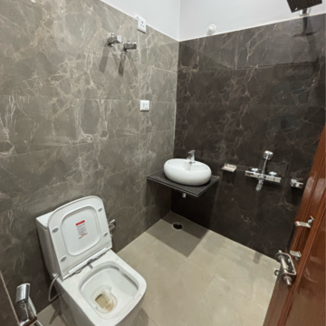 Bathroom in 2 BHK Independent House at Gomti Nagar – for Rent