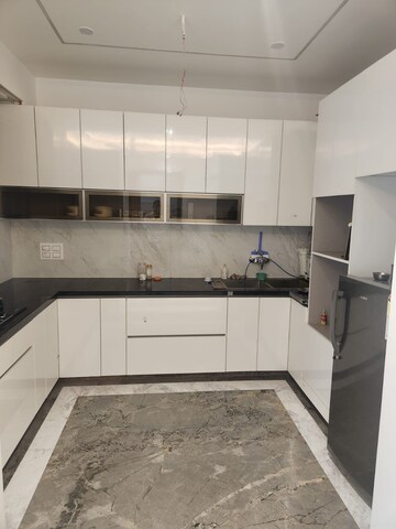 Kitchen in 2 BHK Builder Floor at Dlf Phase iv – for Rent
