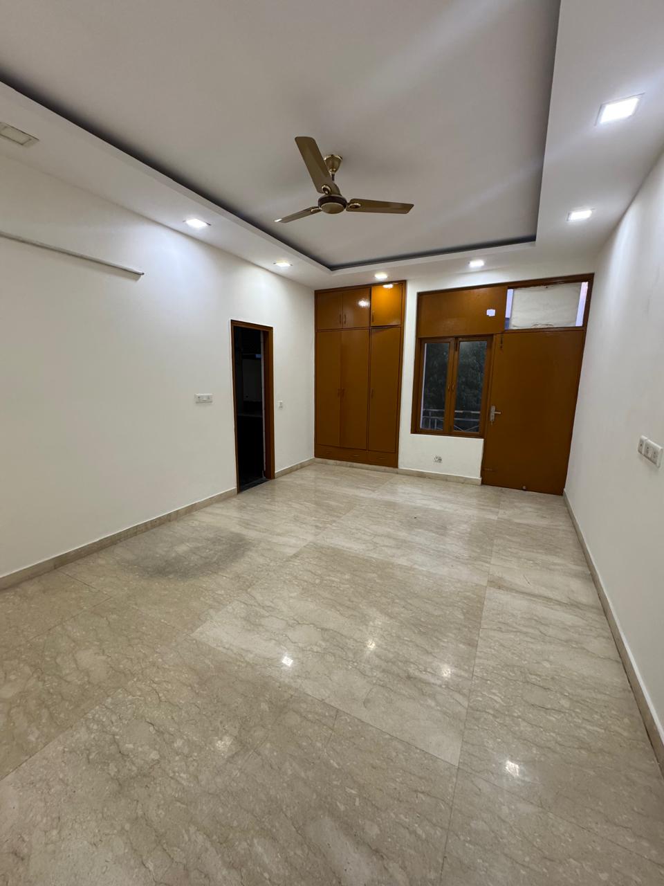 2 BHK Apartment For Rent in Panchsheel Green Mart