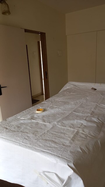 Room in 4 BHK Apartment at Sunset 1 Co Operative Housing Society Ltd, Powai – for Rent