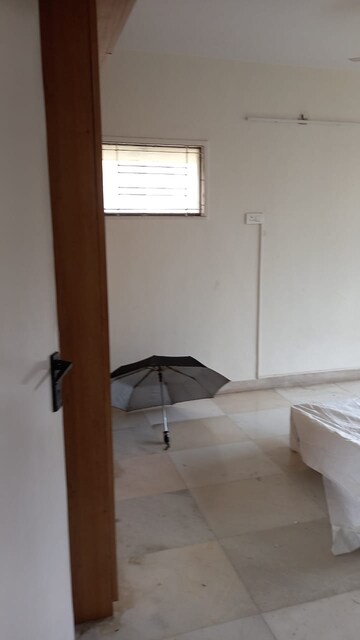 Room in 4 BHK Apartment at Sunset 1 Co Operative Housing Society Ltd, Powai – for Rent