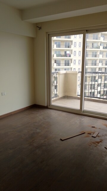 Room in 3 BHK Apartment at ATS Triumph, Sector 104 – for Rent