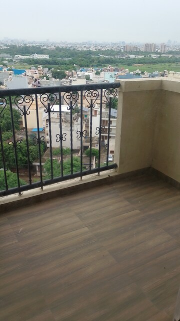 Room in 3 BHK Apartment at ATS Triumph, Sector 104 – for Rent