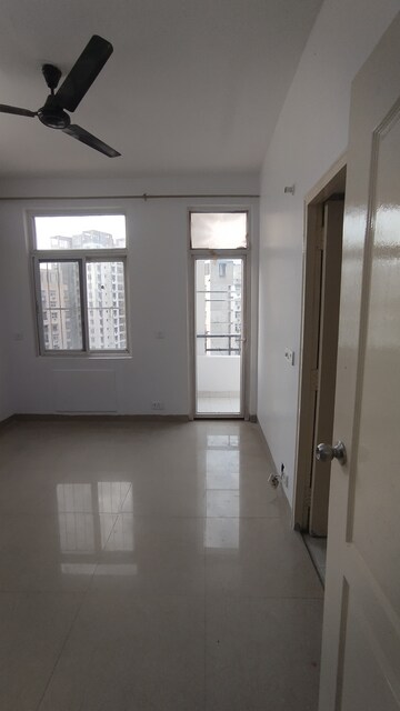 Room in 3 BHK Apartment at Rohtas Plumeria, Gomti Nagar – for Rent