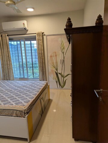 Room in 3 BHK Apartment at Kalpataru Hills, Manpada – for Rent