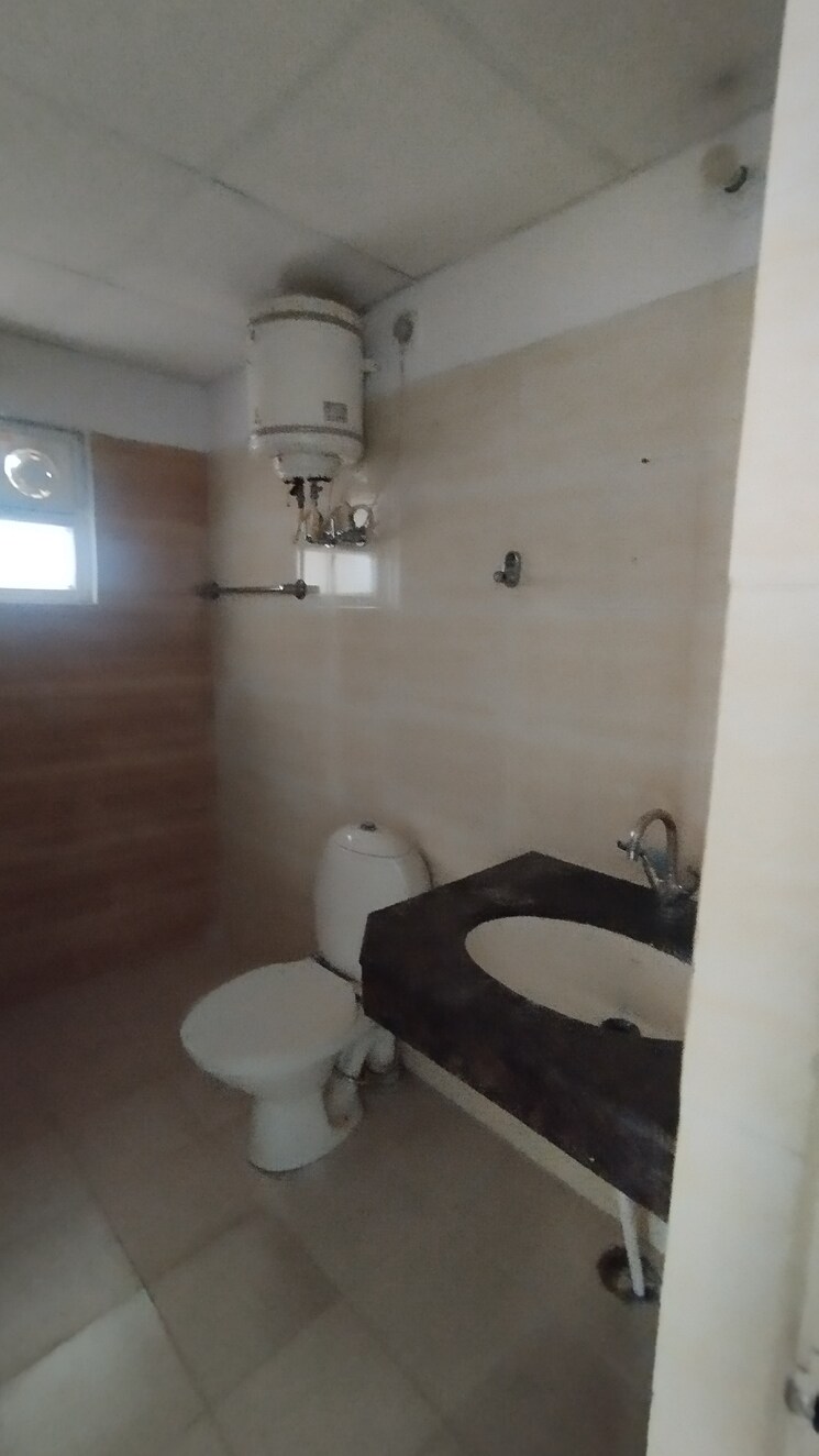 Bathroom, rohtas-plumeria 3 Bedroom 1680 Sq.Ft. Apartment In Gomti Nagar Lucknow 9009307