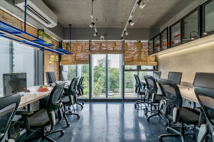 Gym, hn-safal-mondeal-square Commercial Office Space 1745 Sq.Ft. In Prahlad Nagar Ahmedabad 9009321