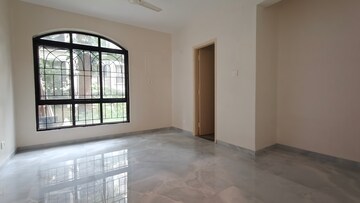 Room in 3 BHK Apartment at Kalpataru Habitat, Koregaon Park – for Rent