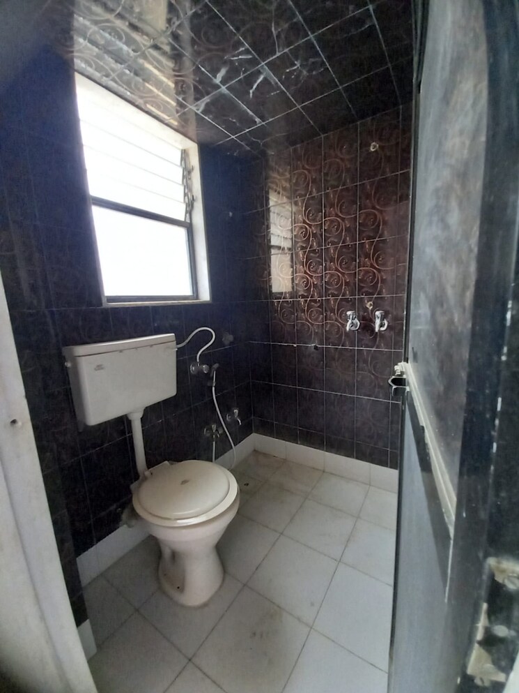 Bathroom, mulund east 2.5 Bedroom 1400 Sq.Ft. Villa In Mulund East Mumbai 9009315