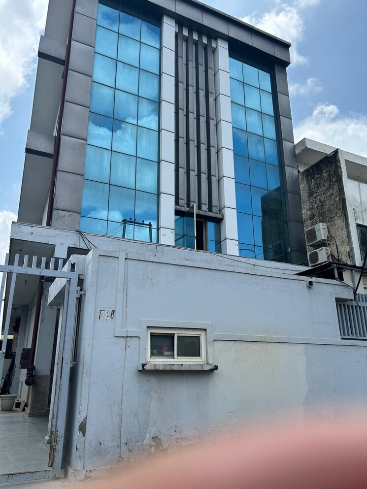 Exterior View, sector 10 Commercial Office Space 1500 Sq.Ft. In Sector 10 Noida 9009393