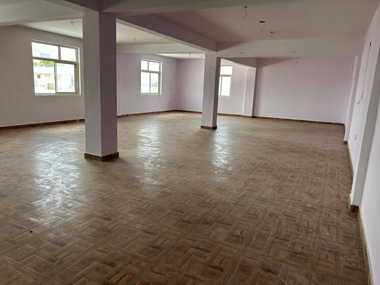 Room, sector 6 Commercial Warehouse 2500 Sq.Yd. In Sector 6 Noida 9009475