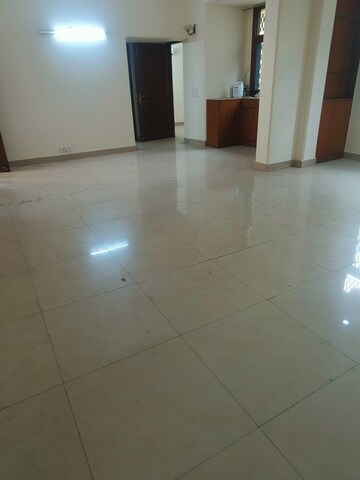 Room in 2 BHK Builder Floor at RWA Apartments Sector 30, Sector 30 – for Rent