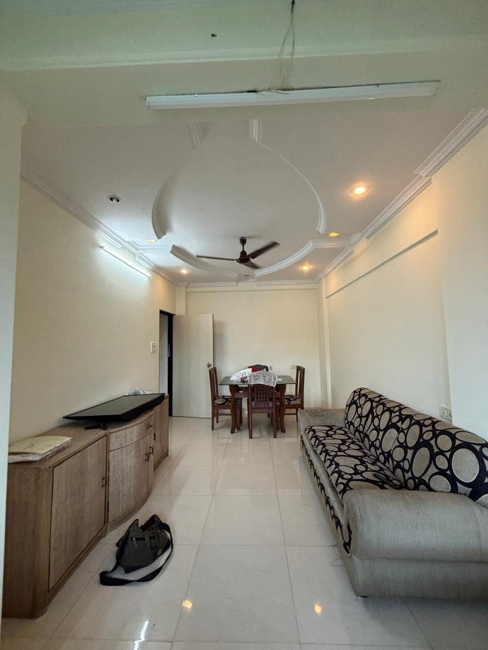 2 BHK + Servant Room Apartment For Rent in Seven Bungalow