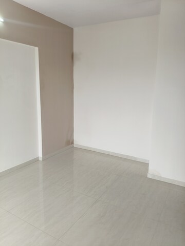 Room in 2 BHK Apartment at Triveni Majesta, Kalyan West – for Rent