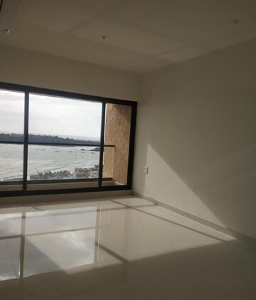 Room in 2 BHK Apartment at Kanakia Hollywood, Versova – for Rent