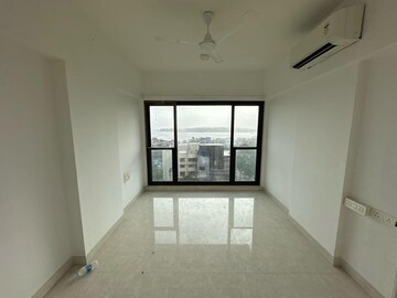 Room in 2 BHK Apartment at Kanakia Hollywood, Versova – for Rent