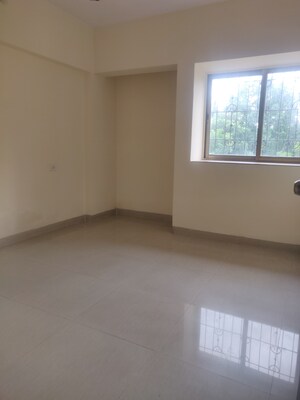 Room in 3 BHK Apartment at Runwal Garden City, Balkum Pada – for Sale