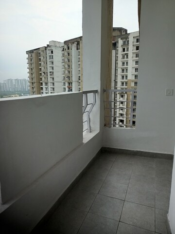 Room in 3 BHK Apartment at Lotus Panache, Sector 110 – for Rent