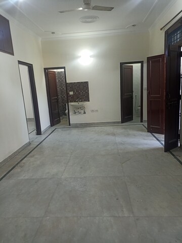 Room in 3 BHK Apartment at Ansal Plaza Sector-23, Sector 23 – for Rent