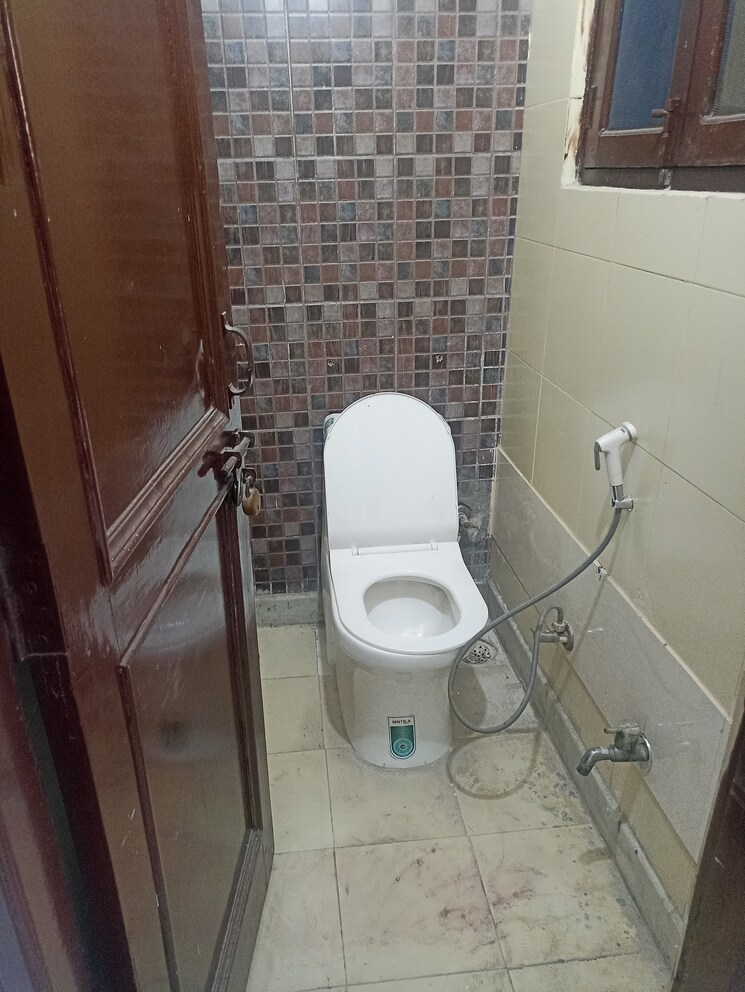 Bathroom, ansal-plaza-sector-23 3 Bedroom 1900 Sq.Ft. Apartment In Sector 23 Gurgaon 9009656