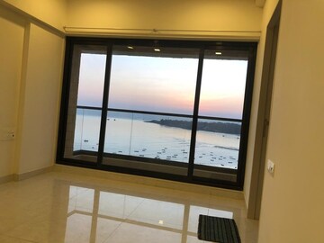 Room in 2 BHK Apartment at Kanakia Hollywood, Versova – for Rent