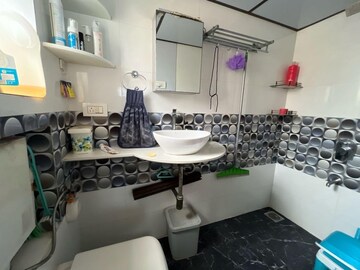 Team Area in 2 BHK Apartment at Versova View, Andheri West – for Rent