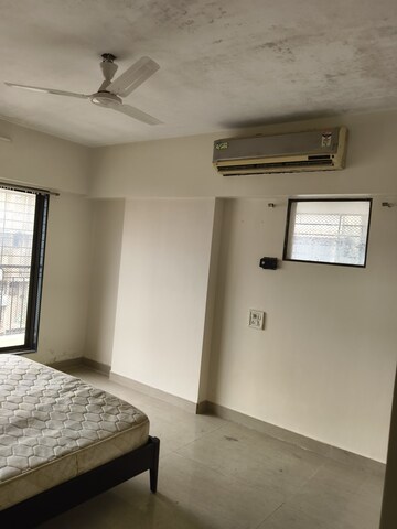 Room in 2 BHK Apartment at Vile Parle West – for Rent