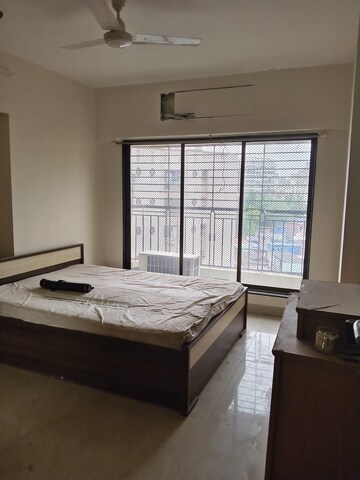 Bedroom in 2 BHK Apartment at Vile Parle West – for Rent