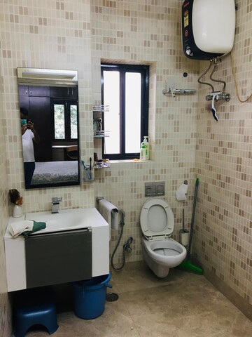 Bathroom in 1 BHK Builder Floor at Sector 36 – for Rent