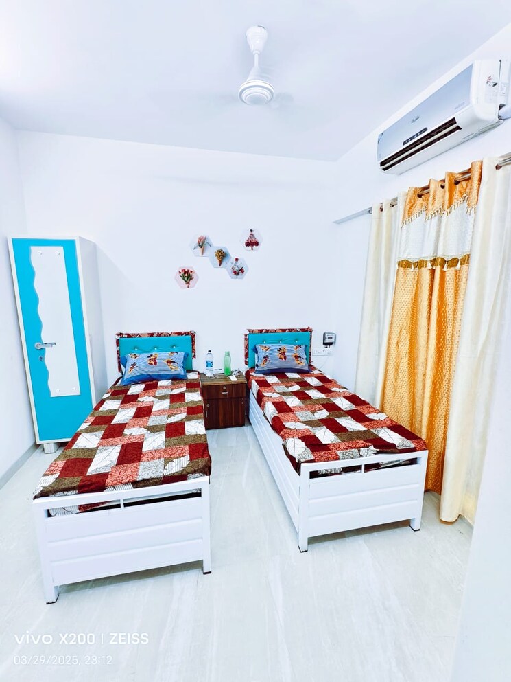 Bedroom, andheri east Pg For Boys In Andheri East 9009902