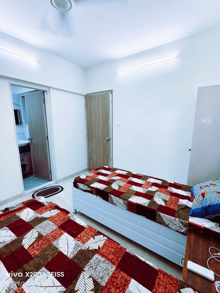 Bedroom, andheri east Pg For Boys In Andheri East 9009902