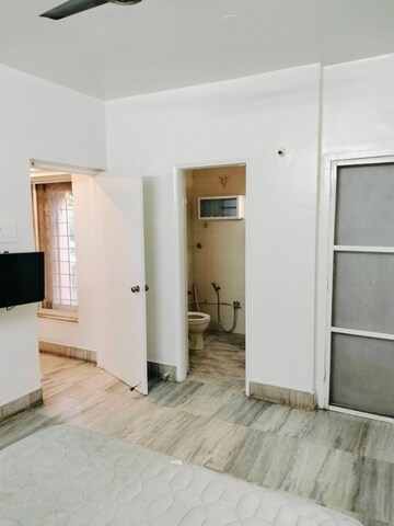 Room in 4 BHK Villa at Shastrinagar – for Rent