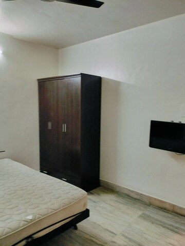 Room in 4 BHK Villa at Shastrinagar – for Rent