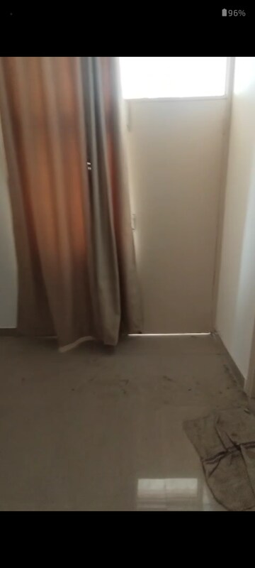 Room in 4 BHK Apartment at Sanchar Nest Palm Valley, Wave City – for Rent