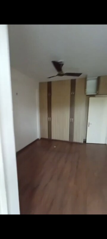 Room in 3 BHK Apartment at Wave Executive Floors, Wave City – for Rent