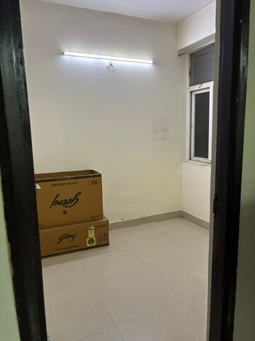 Room in 2.5 BHK Apartment at Galaxy Vega, Tech Zone 4 Greater Noida – for Rent