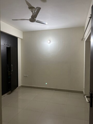 Room in 2.5 BHK Apartment at Galaxy Vega, Tech Zone 4 Greater Noida – for Rent