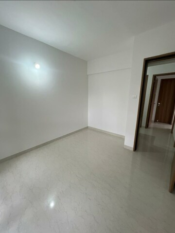 Room in 3 BHK Apartment at Abhilasha Hermes Paras 3, Kalyani Nagar – for Rent