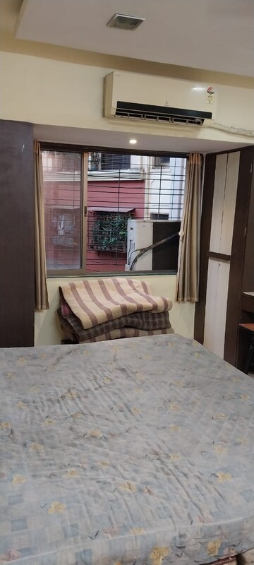 Bedroom in 1.5 BHK Apartment at Vile Parle East – for Rent